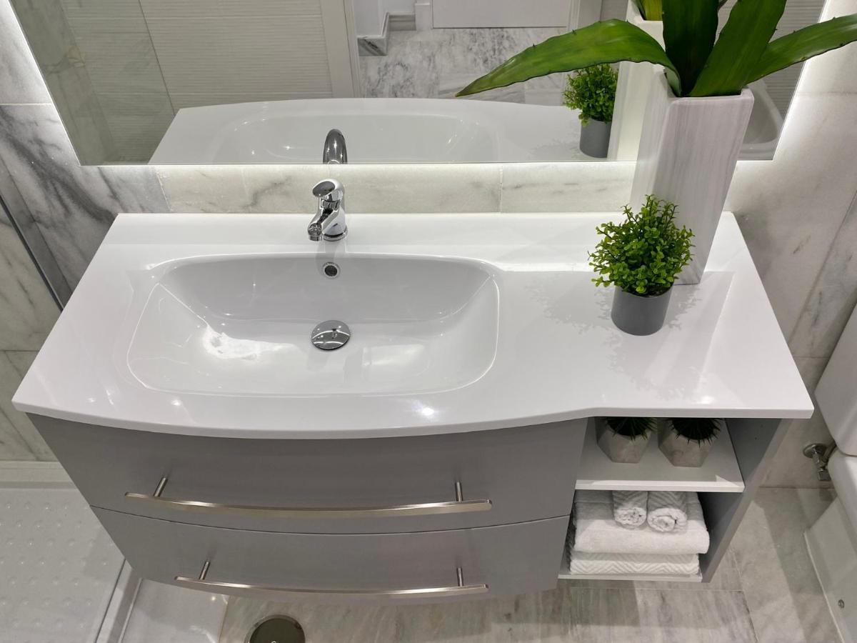 Design Cerca Puerto Banus Y Marbella Appartement Estepona